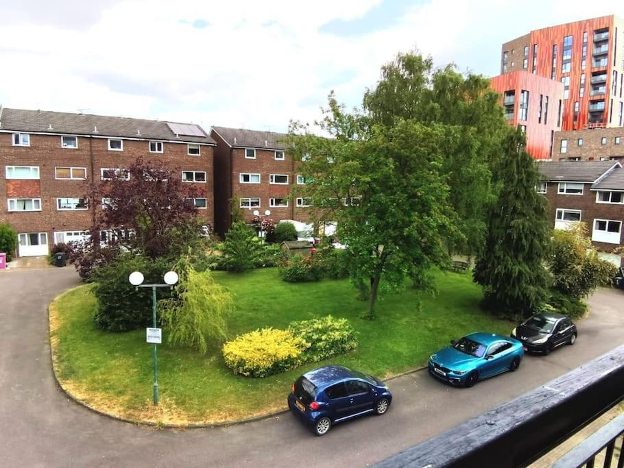 Double Bedroom With A Balcony And Ensuite Bathroom For Short Or Long Stay In London Canary Wharf With Direct Train From Heathrow, Also Convenient From Stansted And Gatwick Airport, 10 Minutes From London City Airport And Excel, 16 Minutes To Westmins Exterior foto